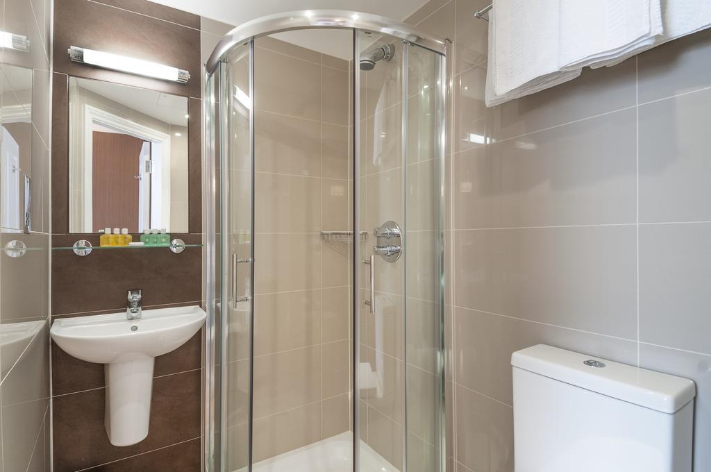 Single Room,790137687:JPEG