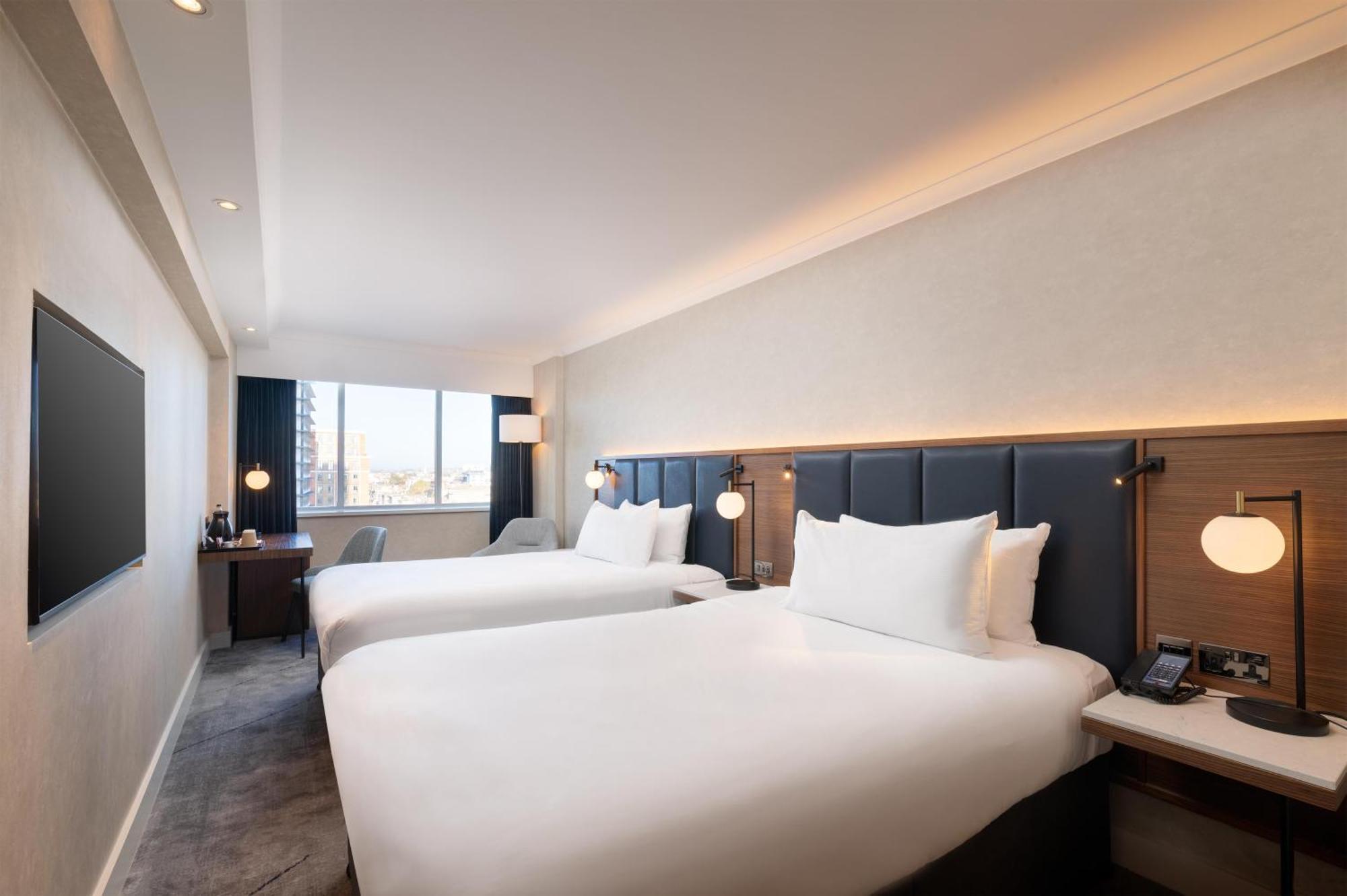 Quarto com 2 Camas de Solteiro