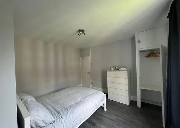 Holiday Properties Vauxhall Central Rooms