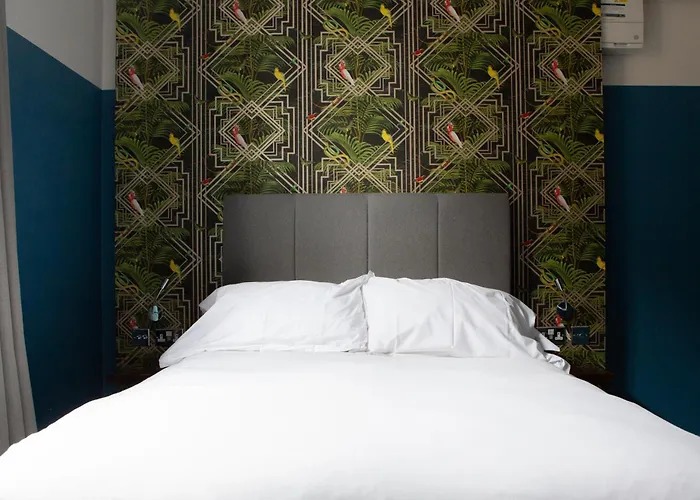 Cheap hotel: The Crown Rooms